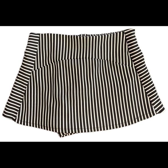 Don’t Ask Why Pants - DON’T ASK WHY Black/White Striped Skort One Size